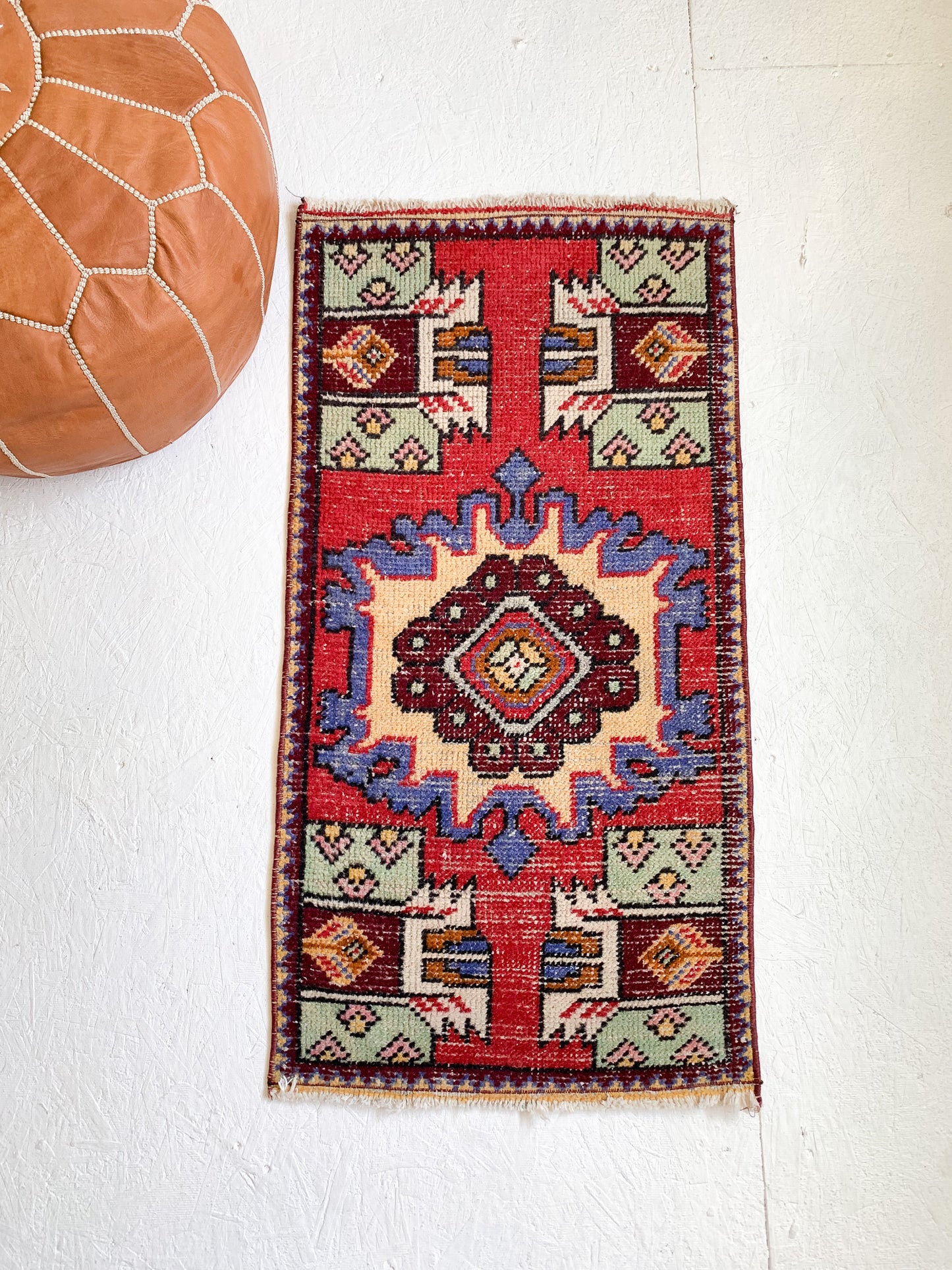 No. 583 - 1.7' x 3.3' Vintage Turkish Mini Rug