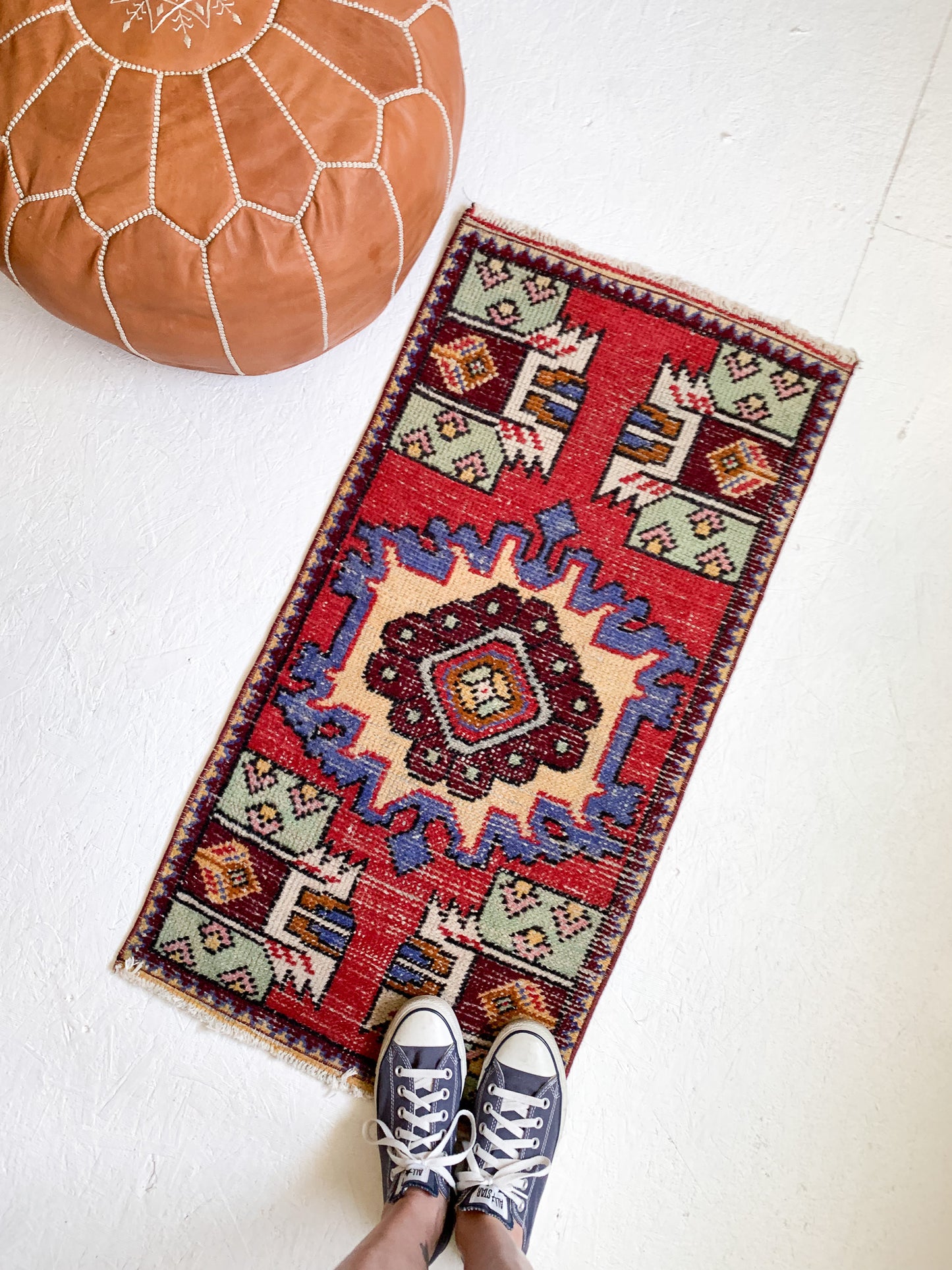 No. 583 - 1.7' x 3.3' Vintage Turkish Mini Rug