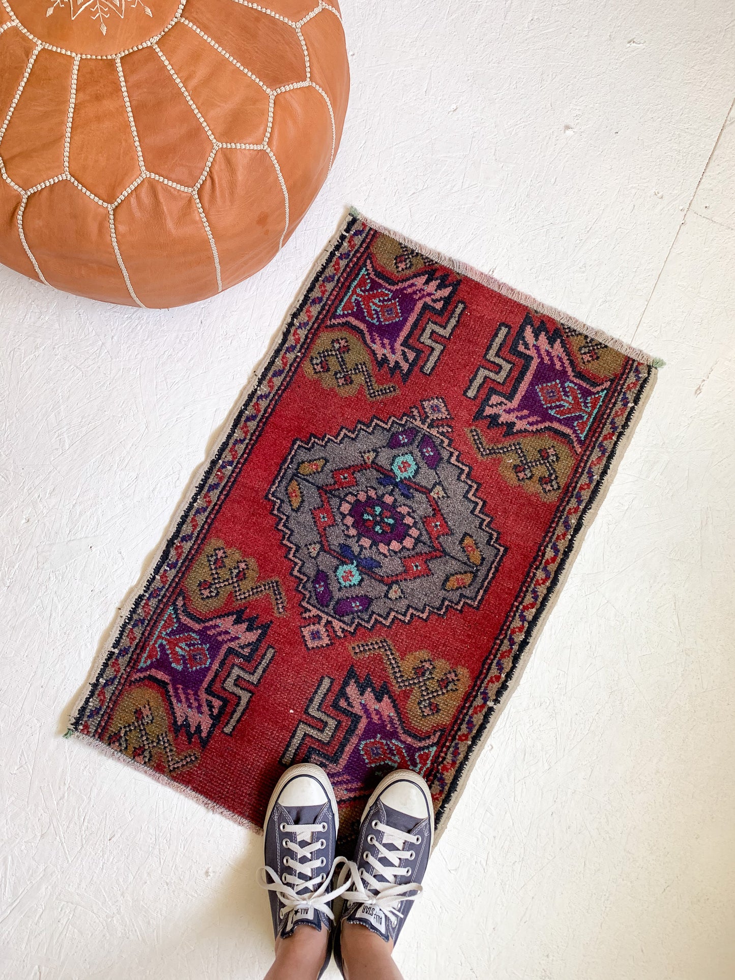 No. 584 - 1.7' x 2.8' Vintage Turkish Mini Rug