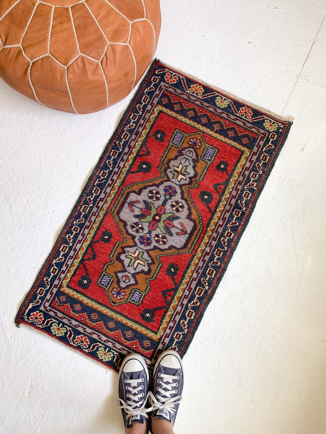 No. 585 - 1.8' x 3.3' Vintage Turkish Mini Rug