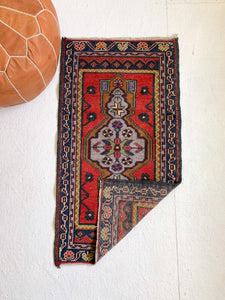 No. 585 - 1.8' x 3.3' Vintage Turkish Mini Rug