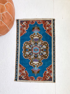 No. 588 - 1.6' x 2.6' Vintage Turkish Mini Rug