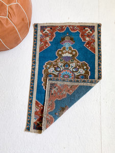 No. 588 - 1.6' x 2.6' Vintage Turkish Mini Rug