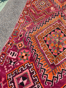 No. A1084 - 5.5' x 11.0' Vintage Moroccan Bejaad Area Rug