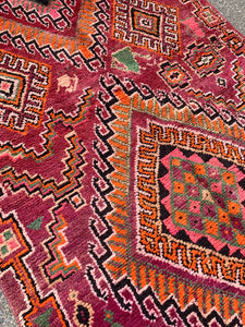 No. A1084 - 5.5' x 11.0' Vintage Moroccan Bejaad Area Rug