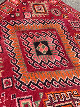 Load image into Gallery viewer, No. A1084 - 5.5&#39; x 11.0&#39; Vintage Moroccan Bejaad Area Rug
