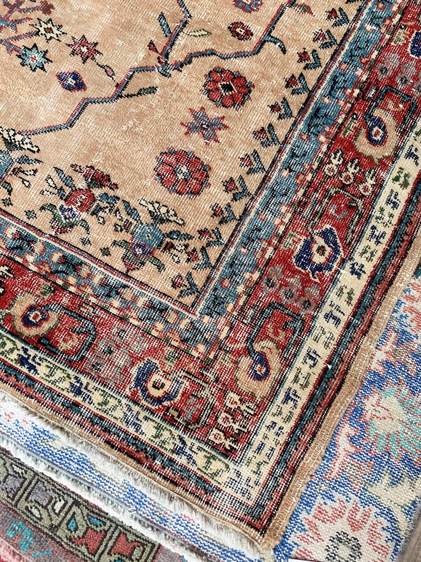 No. A1135 - 4.9' x 8.0' Vintage Turkish Area Rug