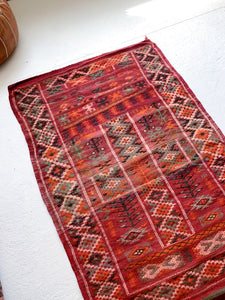 No. A1087 - 3.2' x 5.0' Vintage Moroccan Zemmour Kilim Area Rug