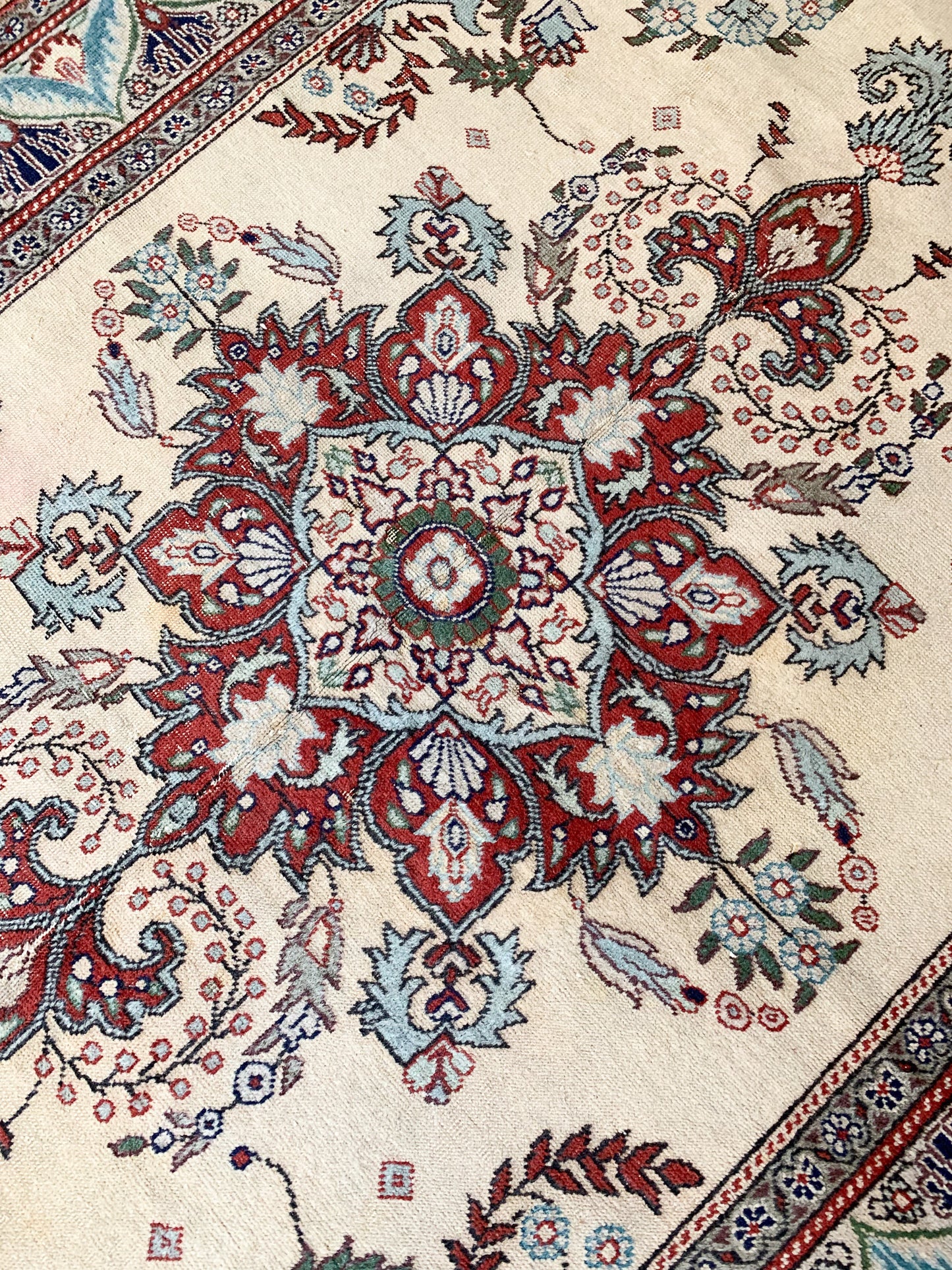 No. A1134 - 4.7' x 7.1' Vintage Turkish Area Rug