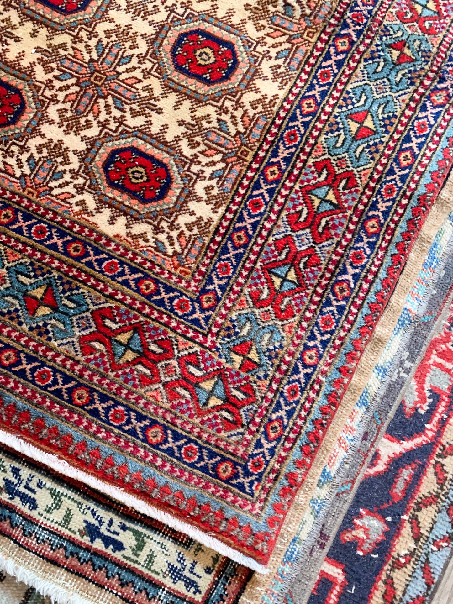 No. A1133 - 4.9' x 7.3' Vintage Turkish Area Rug