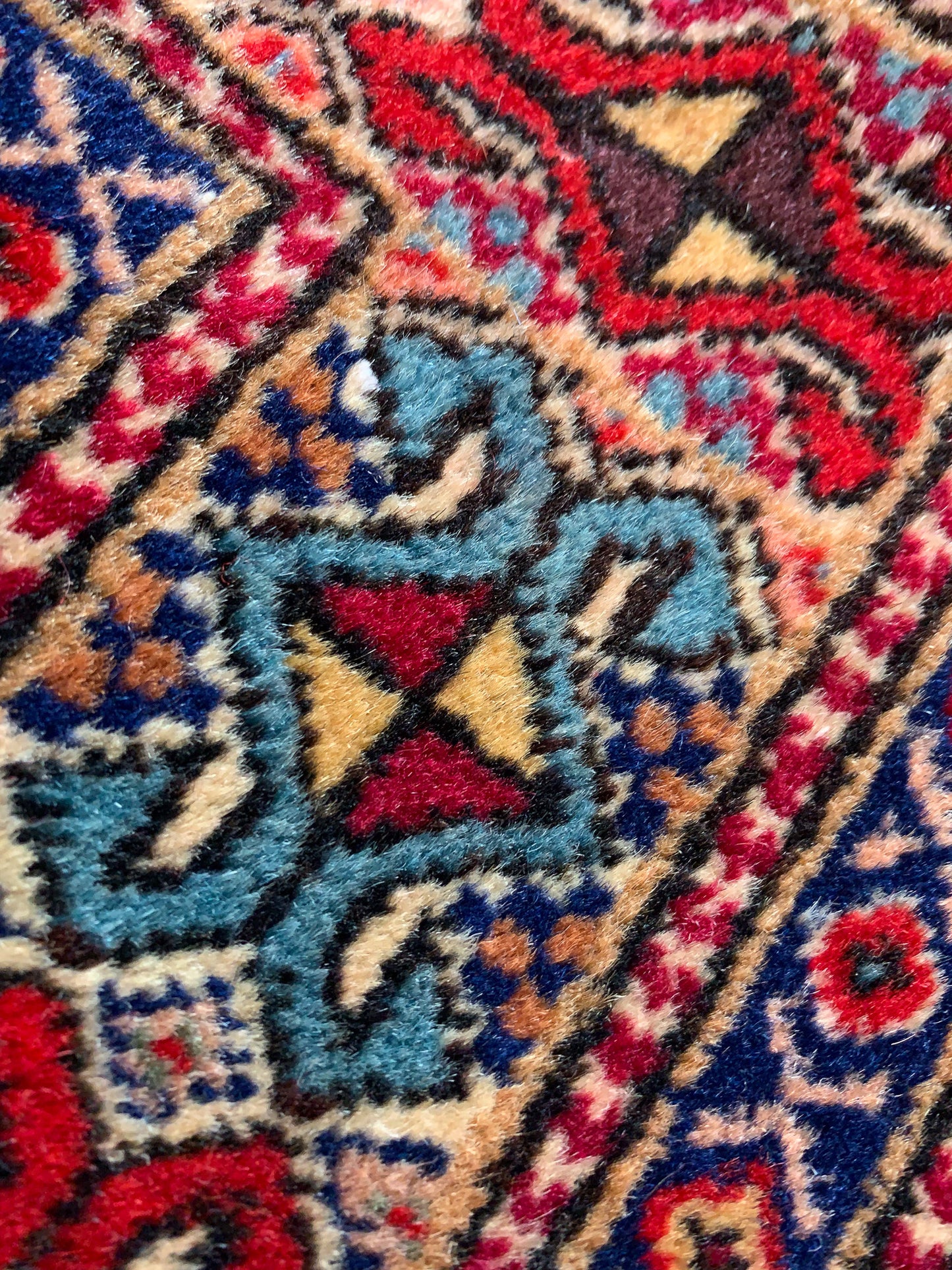 No. A1133 - 4.9' x 7.3' Vintage Turkish Area Rug