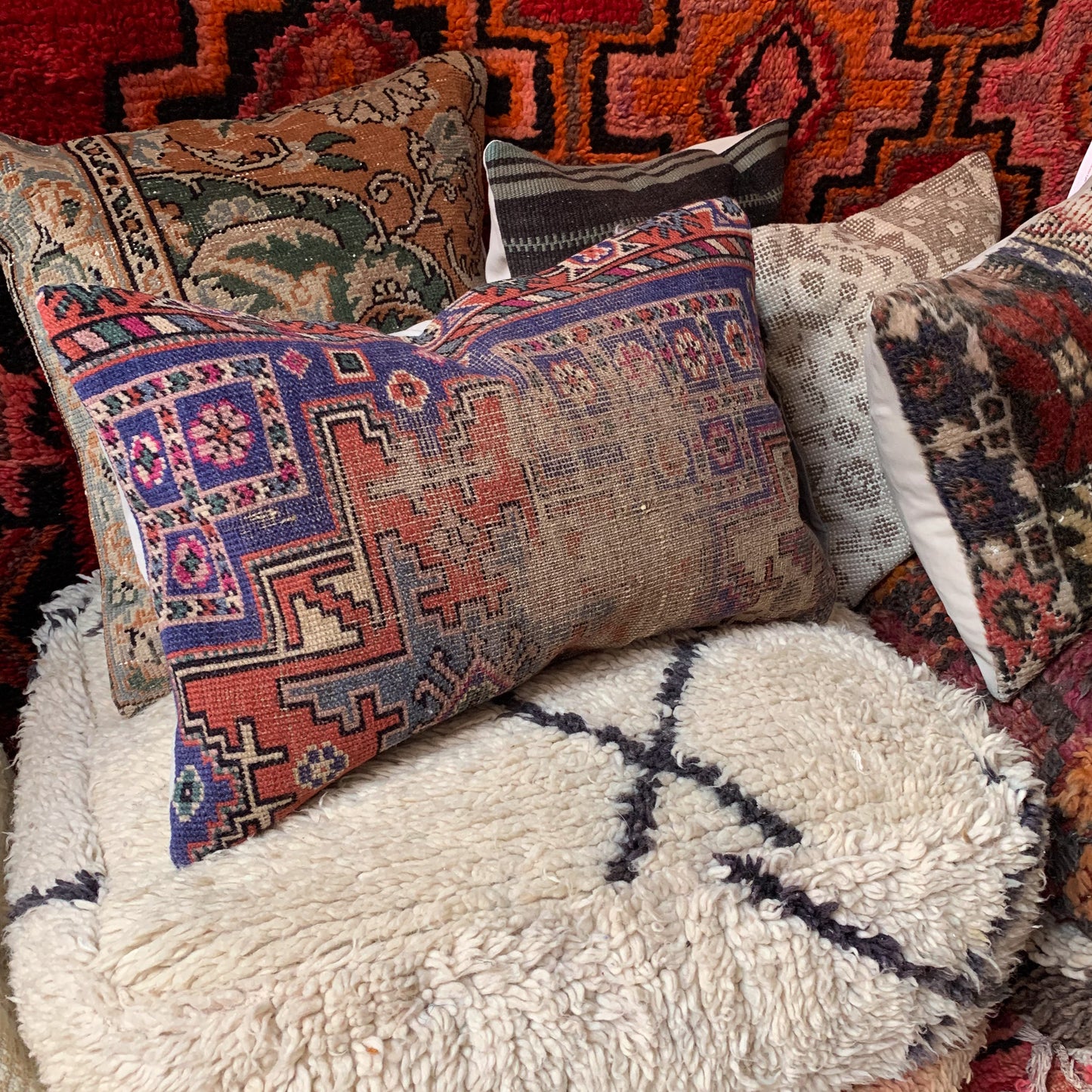 No. P334 - 16" X 24" Turkish Rug Pillow Cover