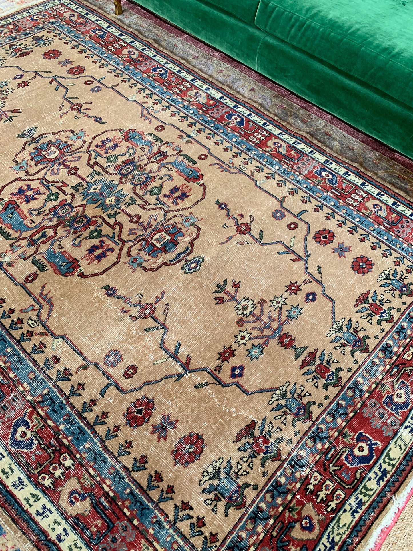 No. A1135 - 4.9' x 8.0' Vintage Turkish Area Rug