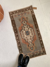 Load image into Gallery viewer, Angelique - 1.7&#39; x 3.4&#39; Vintage Turkish Mini Rug
