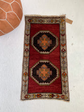 Load image into Gallery viewer, Taytum - 1.6&#39; x 3.1&#39; Vintage Turkish Mini Rug
