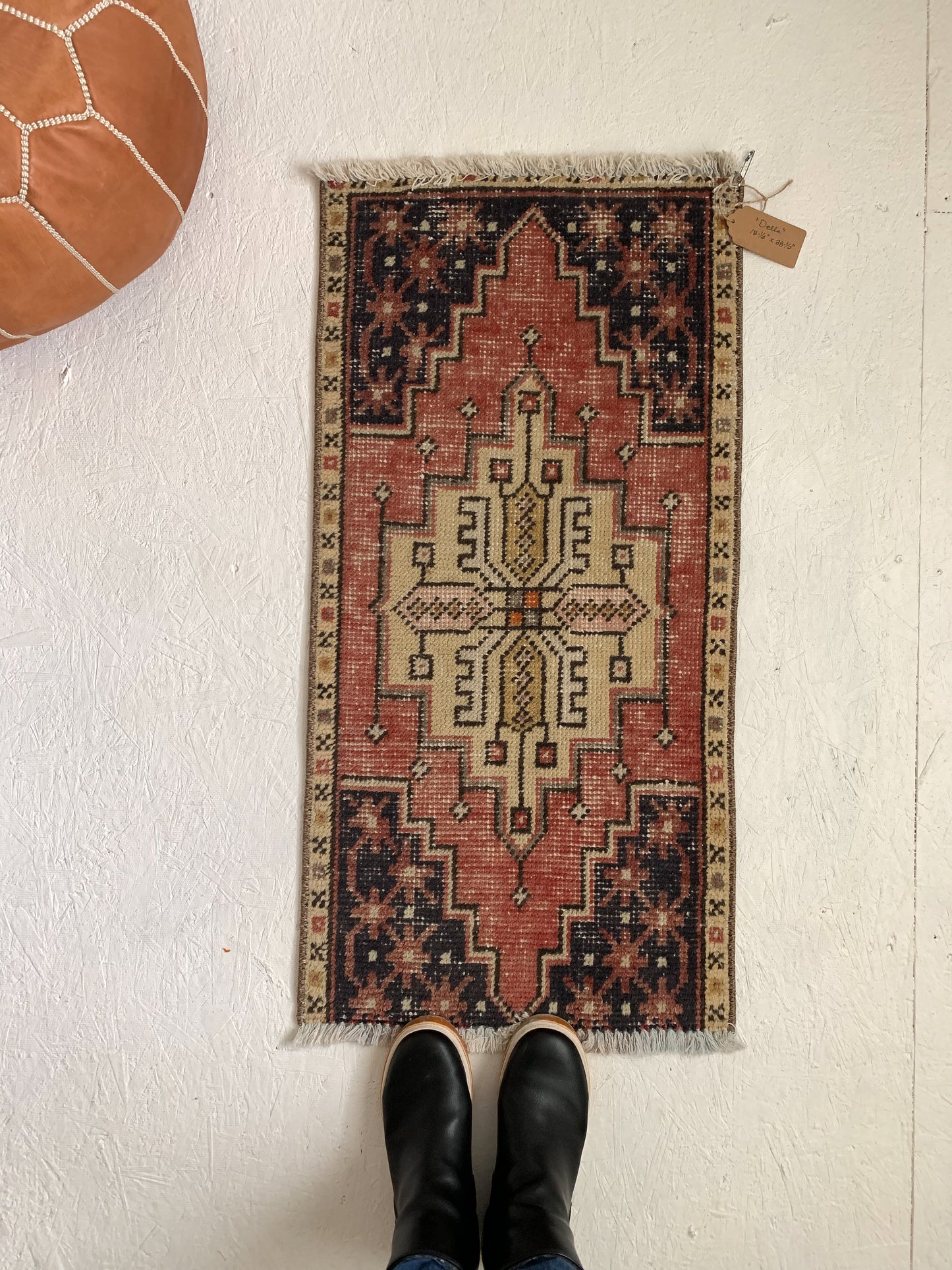 Della - 1.5' x 3.2' Vintage Turkish Mini Rug