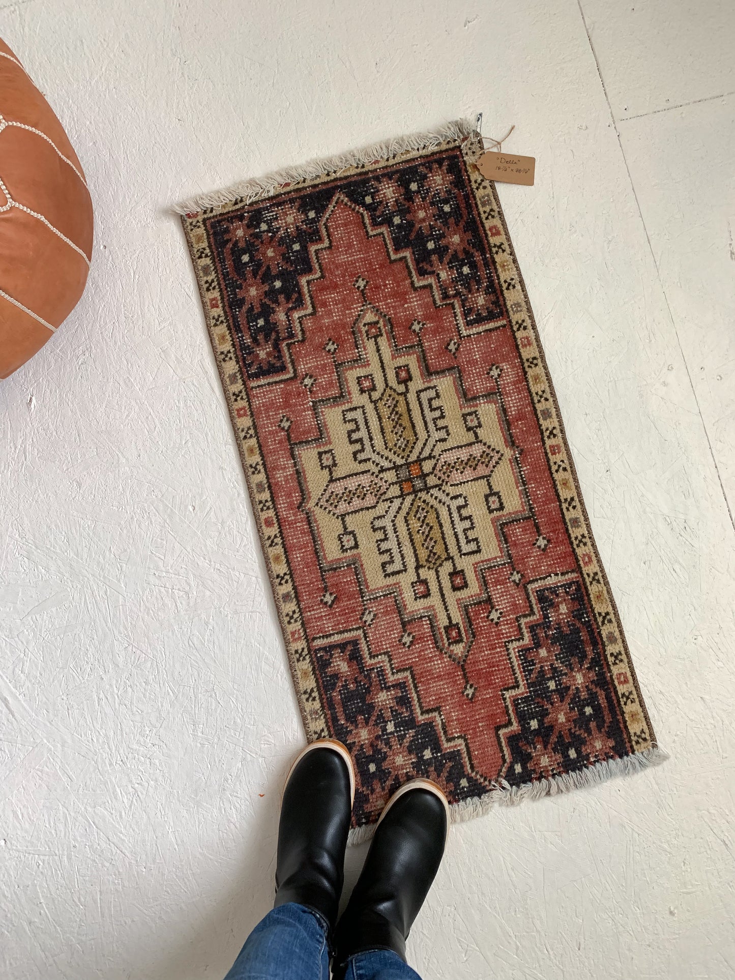 Della - 1.5' x 3.2' Vintage Turkish Mini Rug