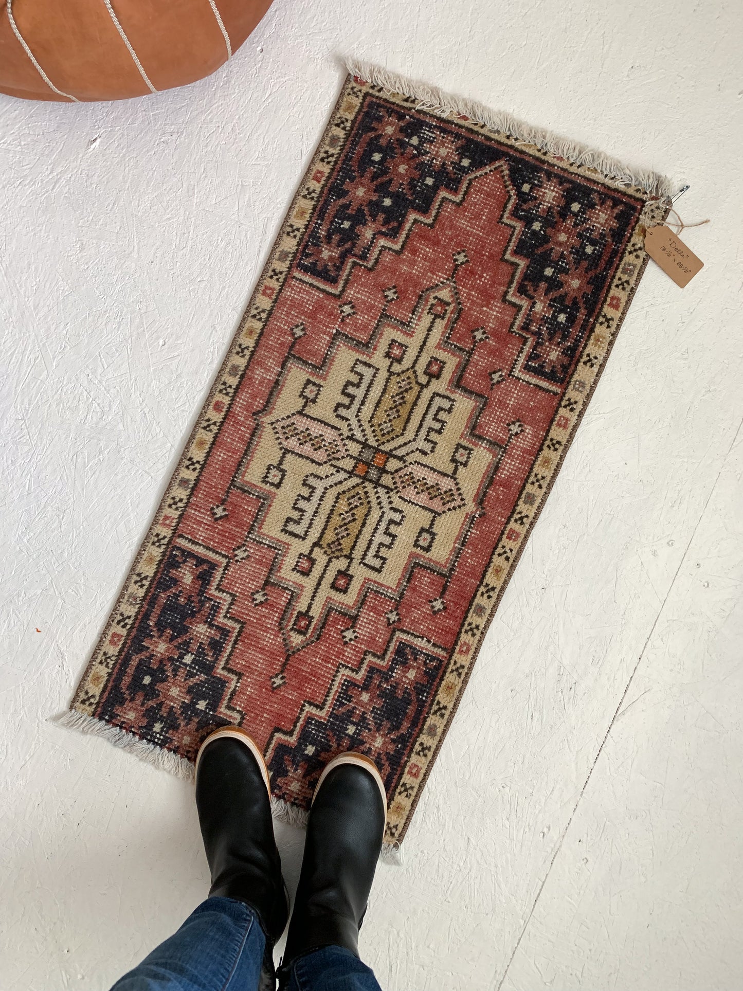 Della - 1.5' x 3.2' Vintage Turkish Mini Rug