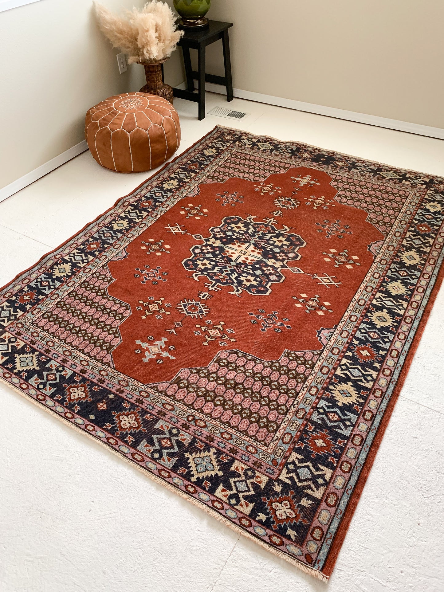 Victoria - 5.4' x 7.0' Vintage Turkish Area Rug