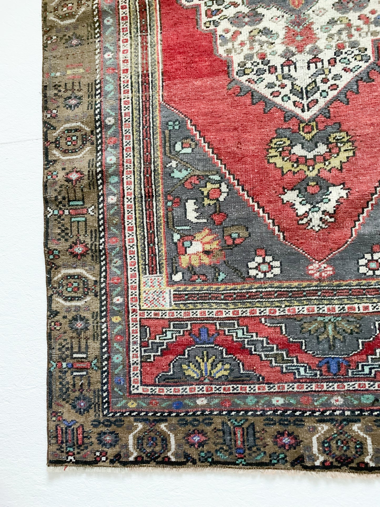 Maeve - 4.0' x 5.6' Vintage Turkish Area Rug