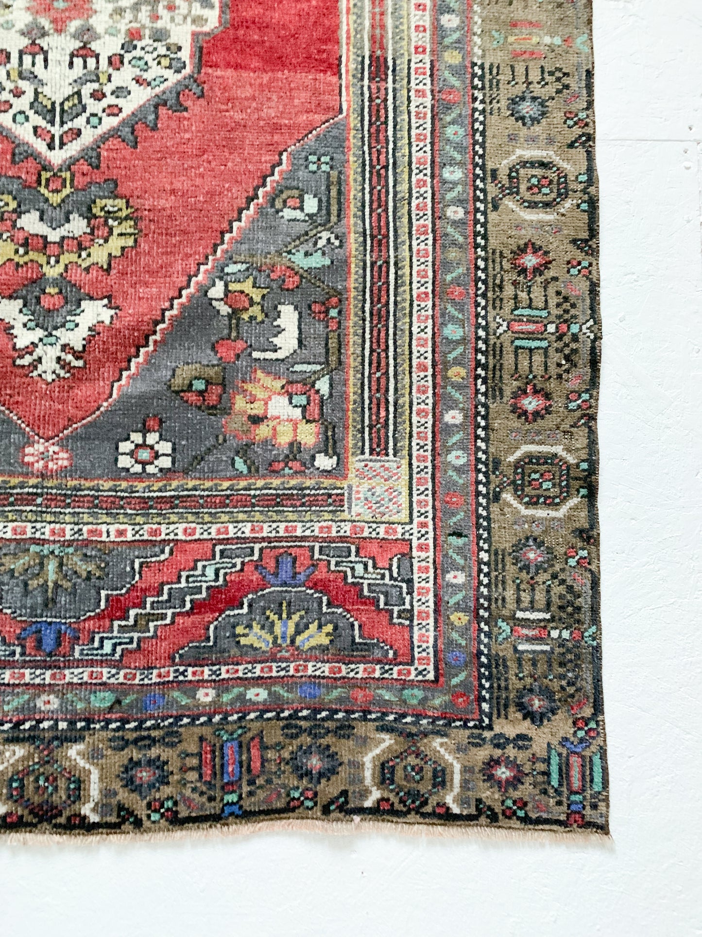 Maeve - 4.0' x 5.6' Vintage Turkish Area Rug