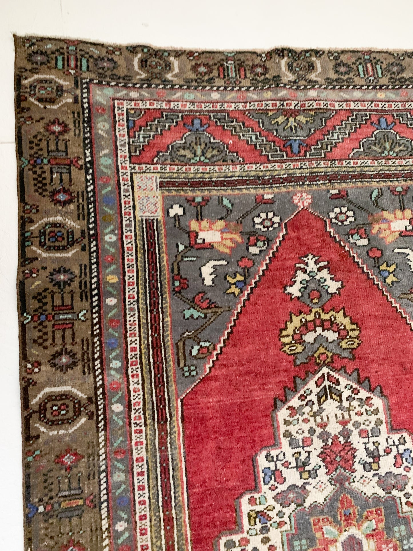 Maeve - 4.0' x 5.6' Vintage Turkish Area Rug