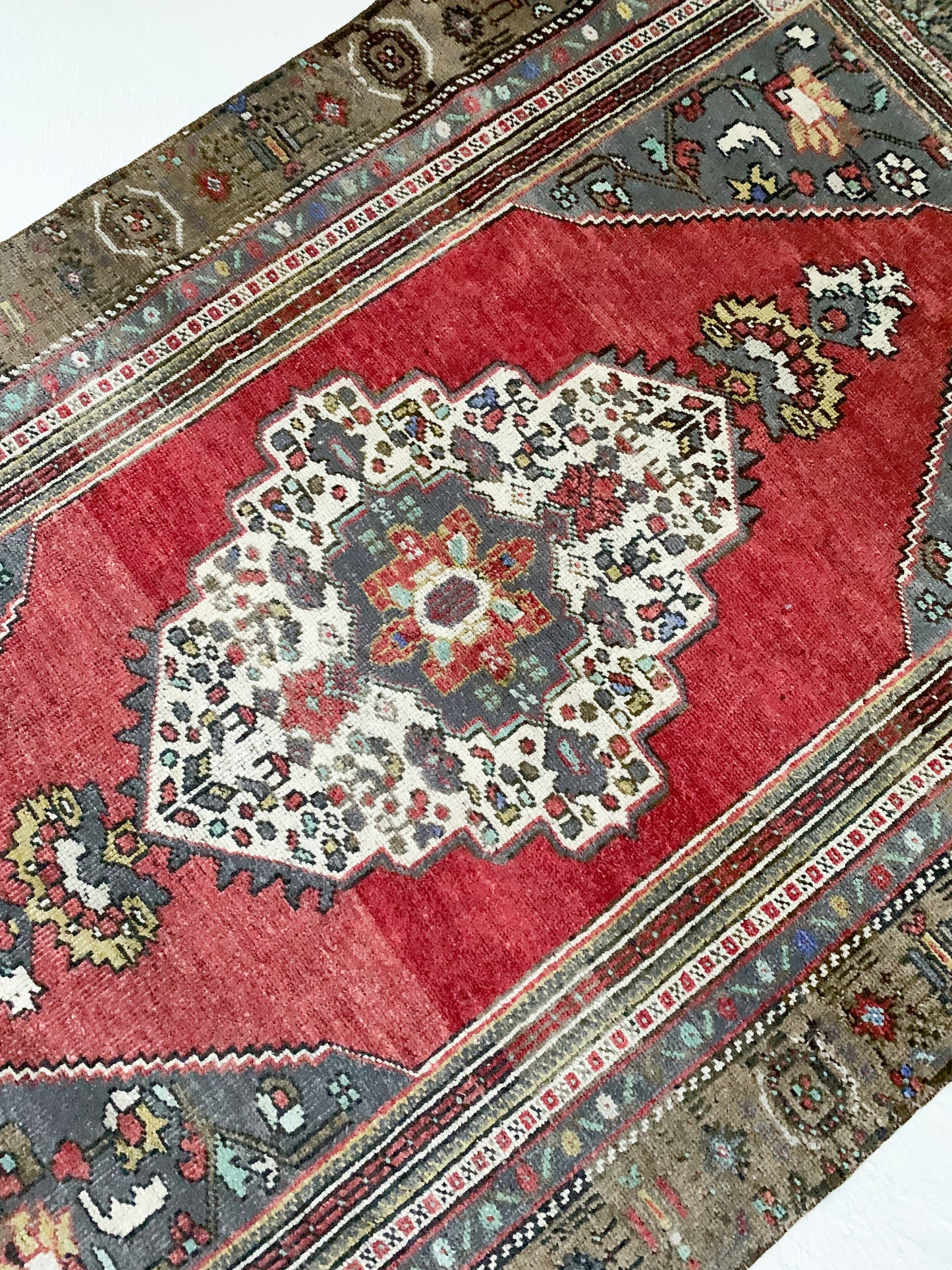 Maeve - 4.0' x 5.6' Vintage Turkish Area Rug