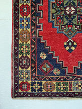 Load image into Gallery viewer, Alina - 3.9&#39; x 7.6&#39; Vintage Turkish Area Rug
