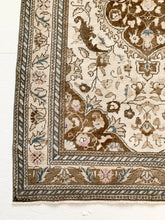 Load image into Gallery viewer, Lucia - 4.0&#39; x 7.0&#39; Vintage Turkish Area Rug
