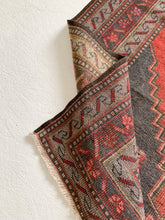 Load image into Gallery viewer, Sloane - 4.4&#39; x 9.5&#39; Vintage Turkish Area Rug
