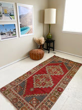 Load image into Gallery viewer, Marianne - 3.6&#39; x 7.5&#39; Vintage Turkish Area Rug
