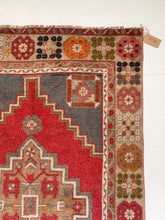 Load image into Gallery viewer, Marianne - 3.6&#39; x 7.5&#39; Vintage Turkish Area Rug
