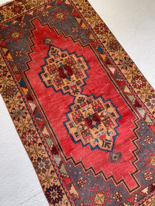 Reserved for Christine - Larisa - 3.2' x 6.4' Vintage Turkish Area Rug