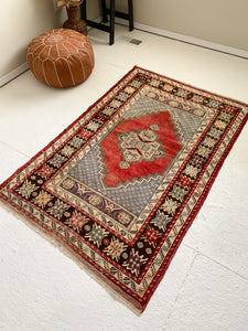 Lucinda - 3.5' x 5.5' Vintage Turkish Area Rug
