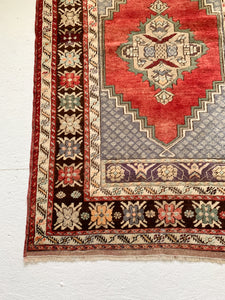 Lucinda - 3.5' x 5.5' Vintage Turkish Area Rug