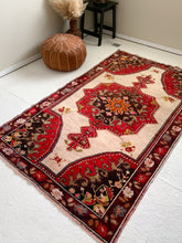 Load image into Gallery viewer, Talullah - 4.3&#39; x 7.1&#39; Vintage Turkish Area Rug
