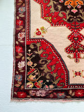 Load image into Gallery viewer, Talullah - 4.3&#39; x 7.1&#39; Vintage Turkish Area Rug
