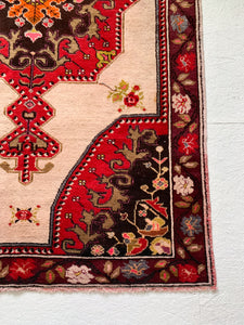 Talullah - 4.3' x 7.1' Vintage Turkish Area Rug