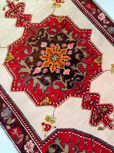 Talullah - 4.3' x 7.1' Vintage Turkish Area Rug