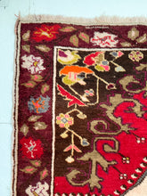 Load image into Gallery viewer, Talullah - 4.3&#39; x 7.1&#39; Vintage Turkish Area Rug
