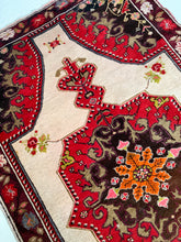 Load image into Gallery viewer, Talullah - 4.3&#39; x 7.1&#39; Vintage Turkish Area Rug

