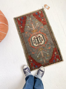 No. 501 - 1.7' x 2.7' Vintage Turkish Mini Rug