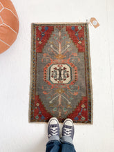 Load image into Gallery viewer, No. 501 - 1.7&#39; x 2.7&#39; Vintage Turkish Mini Rug
