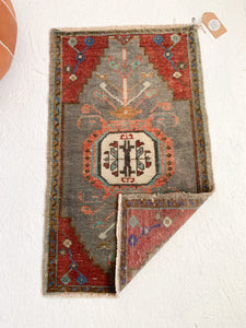 No. 501 - 1.7' x 2.7' Vintage Turkish Mini Rug