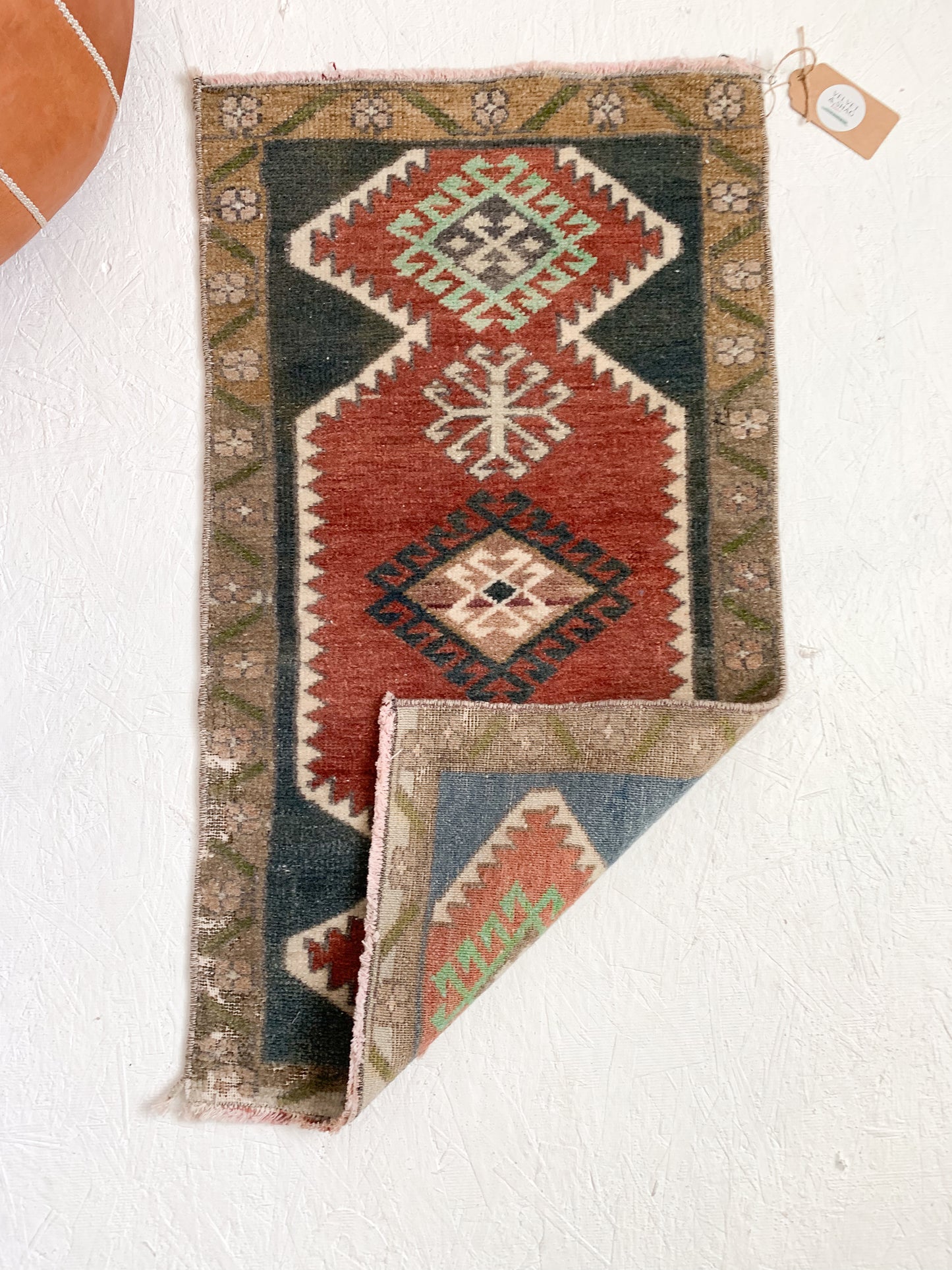 No. 502 - 1.5' x 2.7' Vintage Turkish Mini Rug