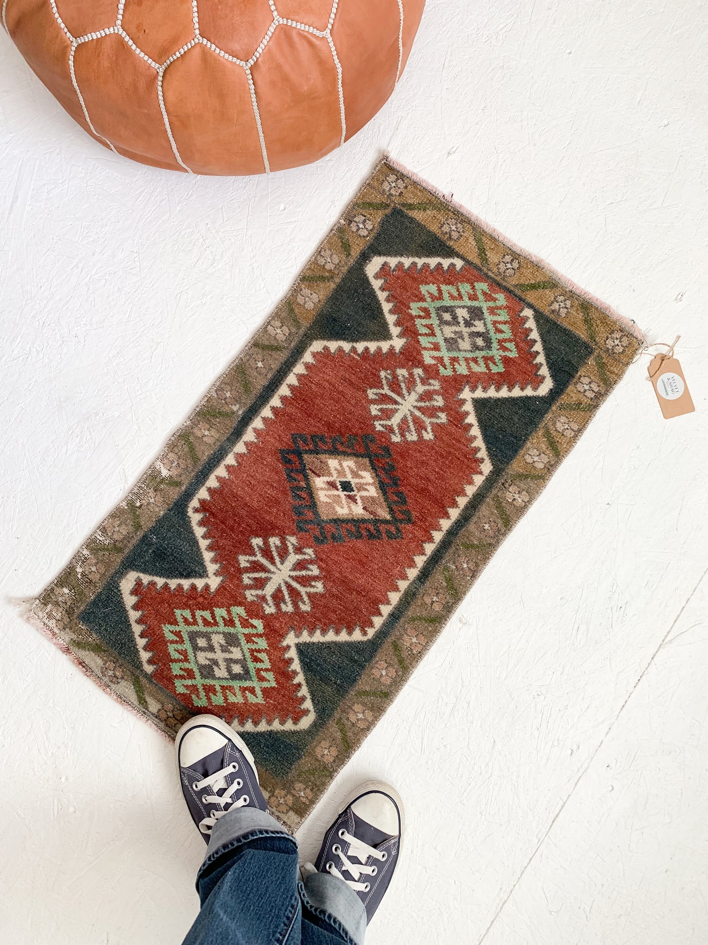 No. 502 - 1.5' x 2.7' Vintage Turkish Mini Rug