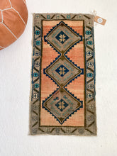 Load image into Gallery viewer, No. 503 - 1.5&#39; x 2.8&#39; Vintage Turkish Mini Rug

