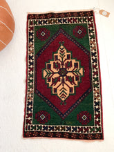 Load image into Gallery viewer, No. 509 - 1.9&#39; x 3.4&#39; Vintage Turkish Mini Rug
