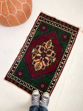 Load image into Gallery viewer, No. 509 - 1.9&#39; x 3.4&#39; Vintage Turkish Mini Rug

