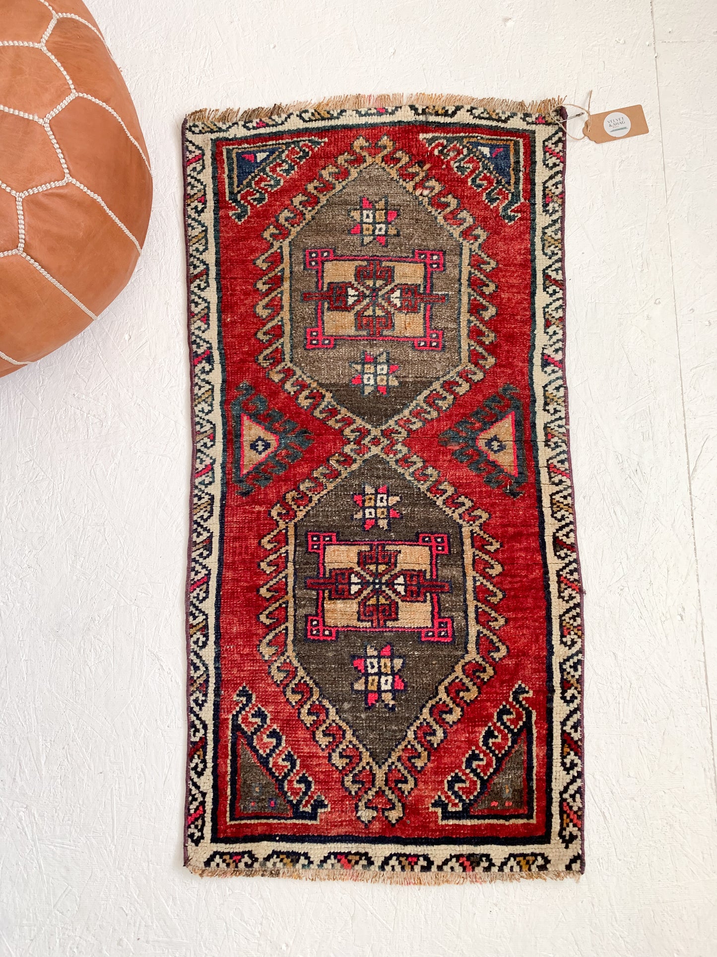 No. 511 - 1.7' x 3.5' Vintage Turkish Mini Rug